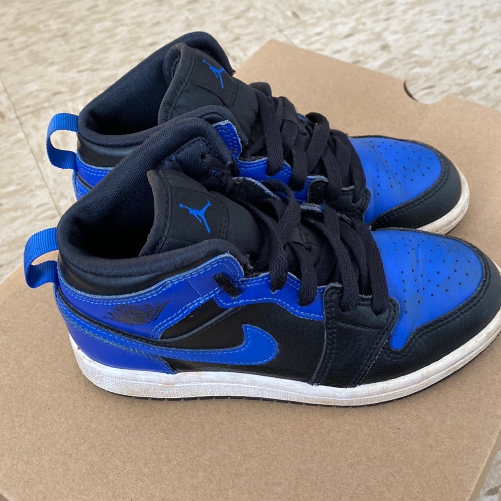 Boy Jordan 1’s